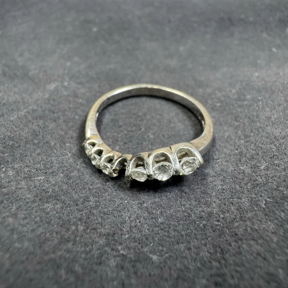 Solid 10k White Gold Five Stone CZ Wedding Stacking Ring 2.1g Maker Marked